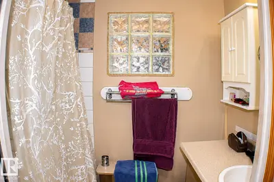 Interior photo 4 of 111 DIAMOND DR