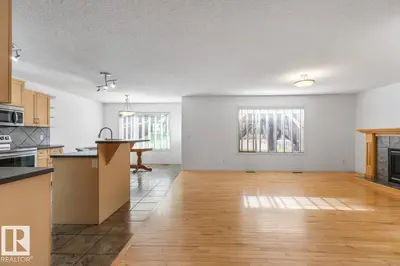 Interior photo 3 of 4717 60