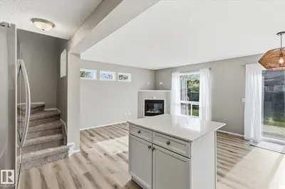 Interior photo 3 of 32 VISTA ST