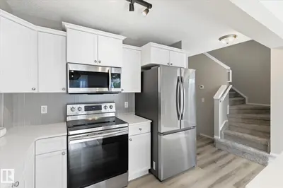 Interior photo 2 of 32 VISTA ST