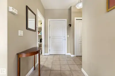 Interior photo 4 of 