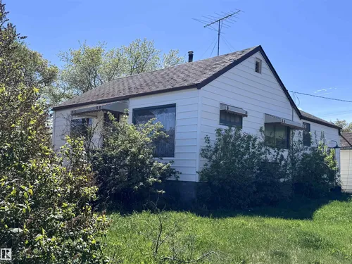 5203 51 AV, Holden - $84,900