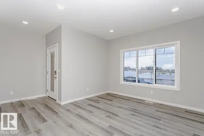 Interior photo 1 of 344 Hawthorn WY