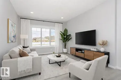 Interior photo 3 of 344 Hawthorn WY
