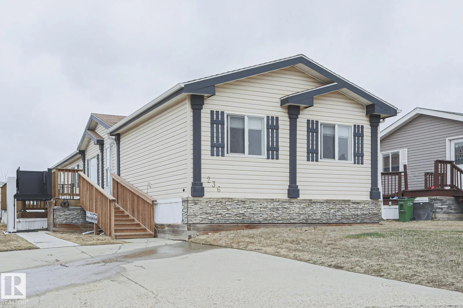 236 Oakwood DR NW, Edmonton - 3 bedroom Single Family Residence for sale