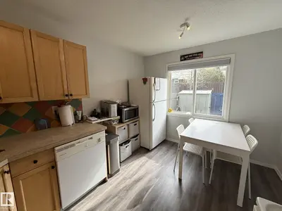 Interior photo 4 of 166 ROSELAND VG NW