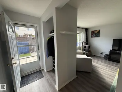 Interior photo 1 of 166 ROSELAND VG NW