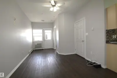 Interior photo 4 of #127 8802 SOUTHFORT