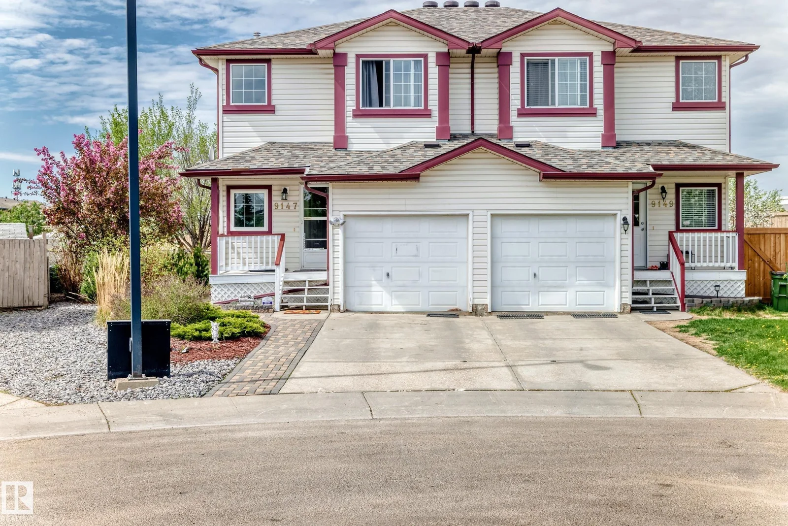 9147 165 AV NW, Edmonton - 2 bedroom Duplex for sale