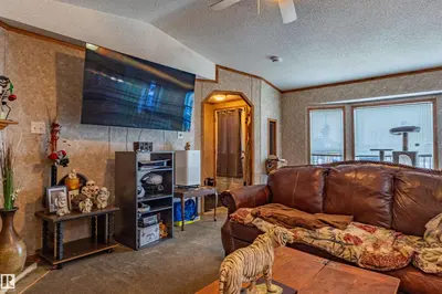 Interior photo 4 of 1529 Range Road 272 Rural Parkland County, Alberta N