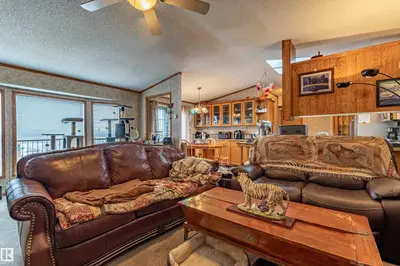 Interior photo 3 of 1529 Range Road 272 Rural Parkland County, Alberta N