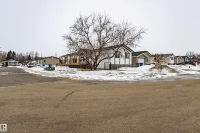 Interior photo 1 of 1529 Range Road 272 Rural Parkland County, Alberta N