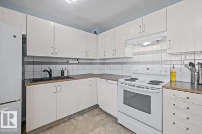 Interior photo 1 of 260 WOODBRIDGE WY