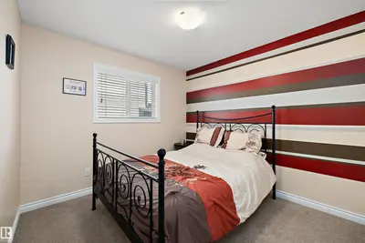 Interior photo 2 of 915 REGENCY DR
