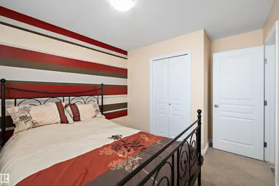 Interior photo 3 of 915 REGENCY DR