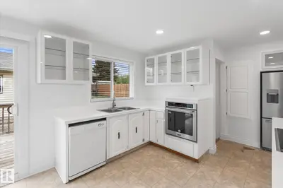 Interior photo 4 of 5628 140A AV NW
