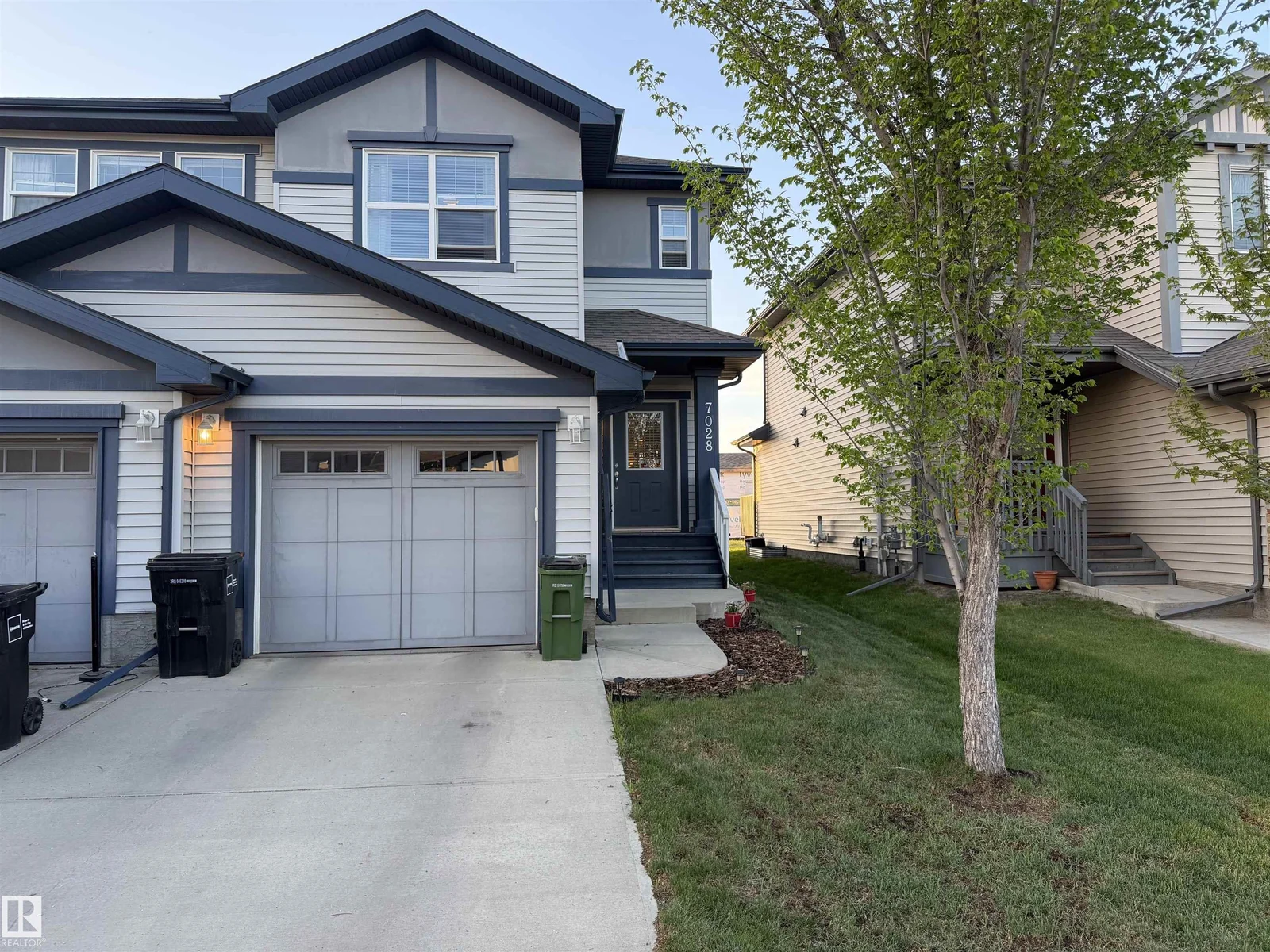 7028 174 AV NW, Edmonton - 4 bedroom Duplex for sale