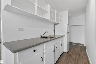 Interior photo 4 of #1007 9930 113 ST NW