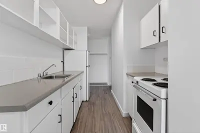 Interior photo 3 of #1007 9930 113 ST NW