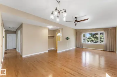 Interior photo 2 of 44 PEACE RIVER DR