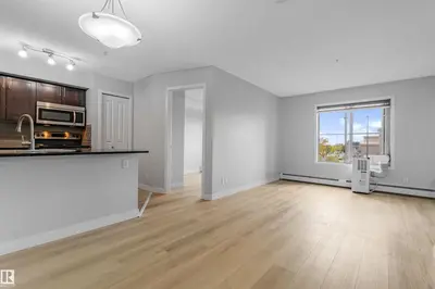 Interior photo 1 of #208 107 Watt CM SW
