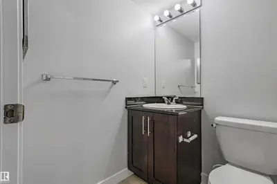 Interior photo 4 of #208 107 Watt CM SW