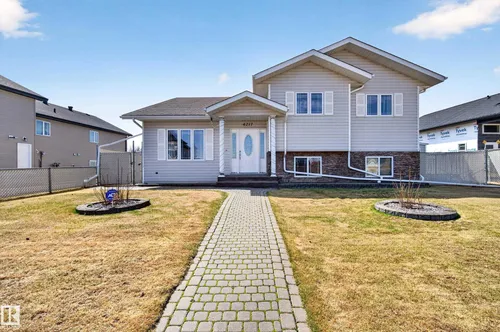 4217 55 AV, Lamont - $447,500