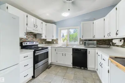 Interior photo 4 of 6 Hillcrest DR NW