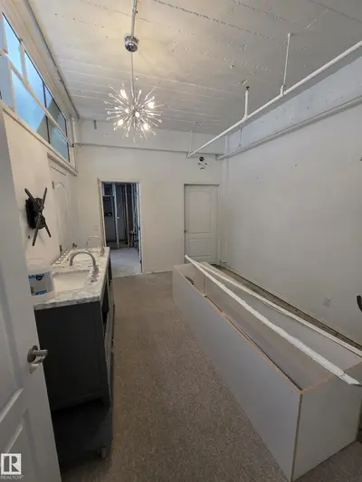 Interior photo 1 of 