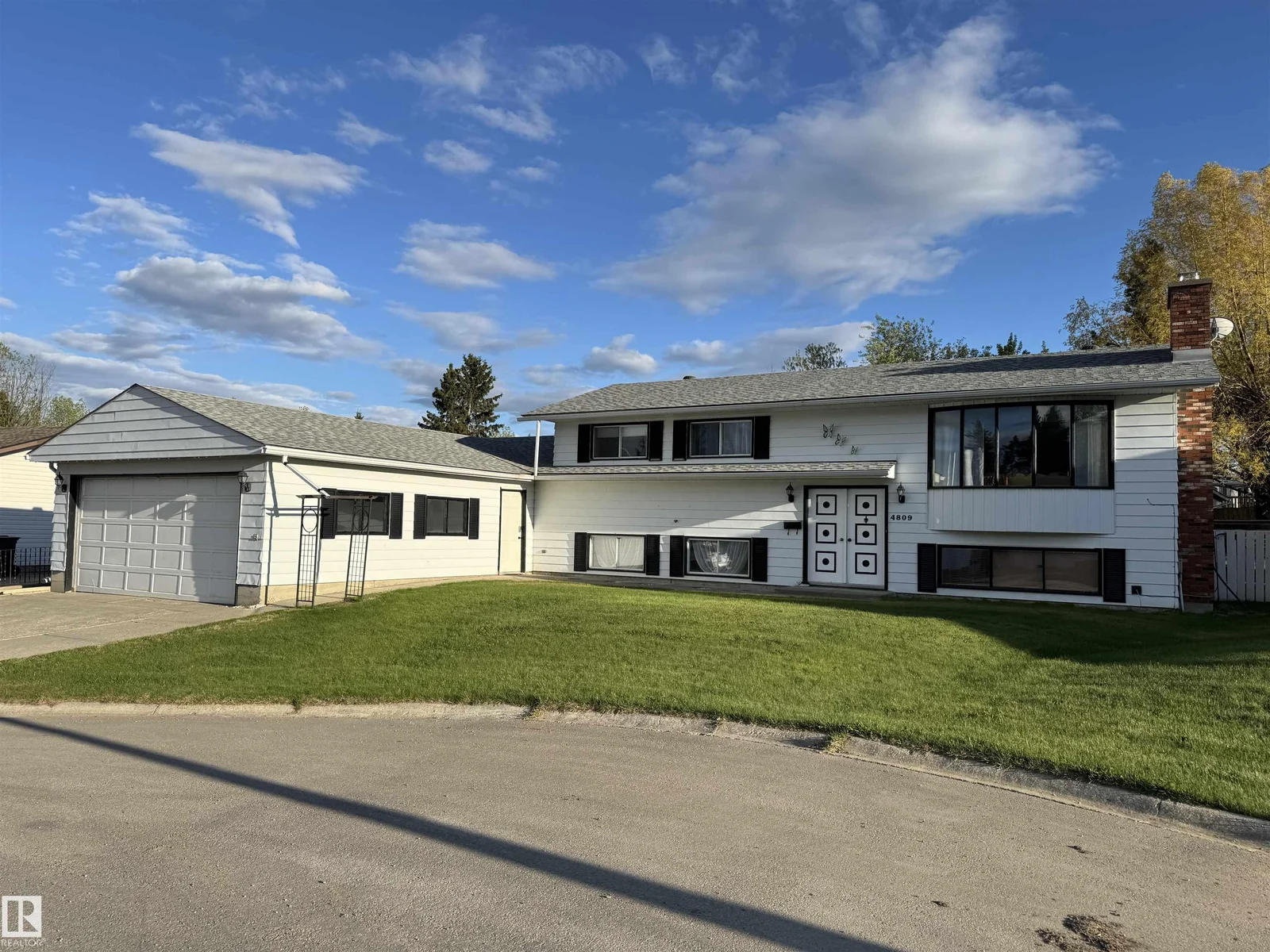 4809 MacKenzie Ave, Drayton Valley - 3 bedroom Detached Single Family for sale