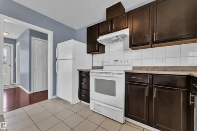 Interior photo 4 of 132 WOODVALE RD W NW