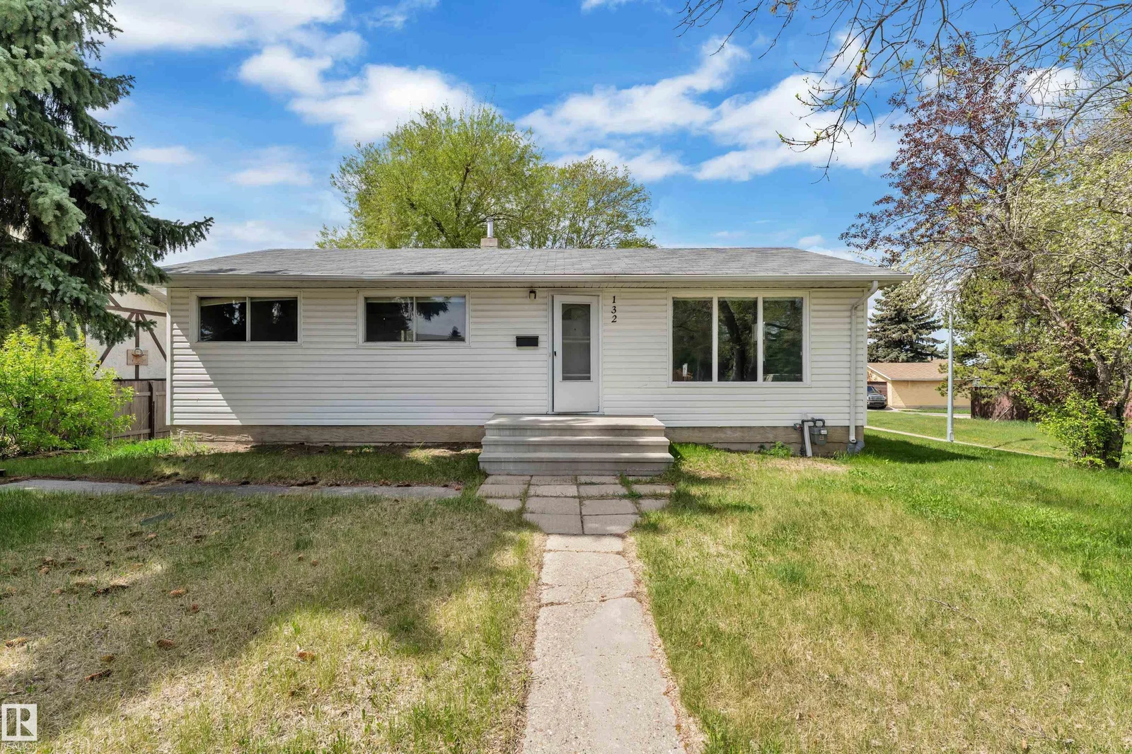 132 WOODVALE RD W NW, Edmonton - 5 bedroom Detached Single Family for sale