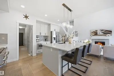 Interior photo 3 of 6615 KNOX PL SW