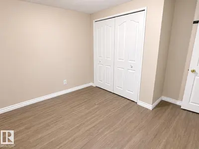 Interior photo 4 of 