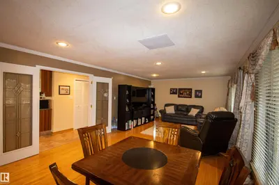 Interior photo 2 of 58124 Secondary 881