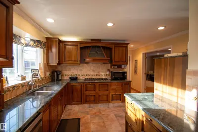 Interior photo 1 of 58124 Secondary 881