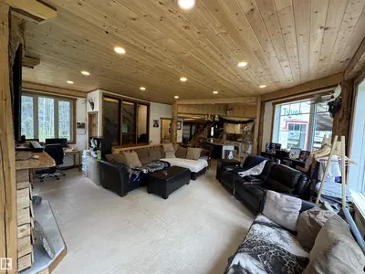 Interior photo 4 of 670070 HWY 44