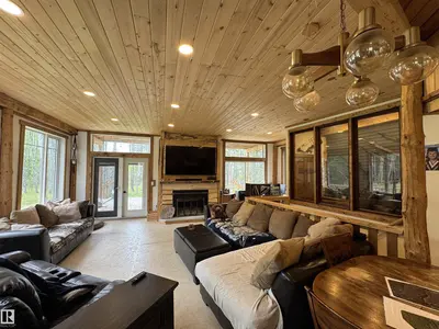Interior photo 2 of 670070 HWY 44
