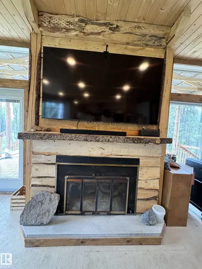 Interior photo 3 of 670070 HWY 44