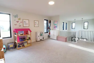 Interior photo 3 of 100 GRAYBRIAR DR