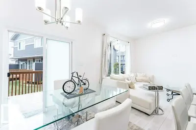 Interior photo 4 of #37 603 Orchards BV SW