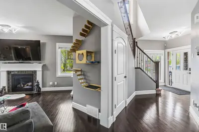 Interior photo 4 of 247 AMBLESIDE DR SW