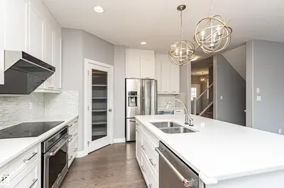 Interior photo 3 of 3611 Keswick BV SW SW