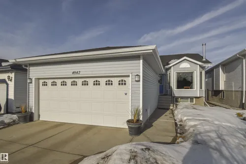 4042 37A AV NW, Edmonton - $548,000