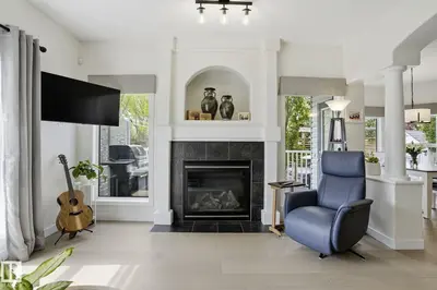 Interior photo 2 of 204 SHEPPARD CO SW