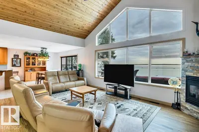 Interior photo 3 of 275 Poplar Crescent