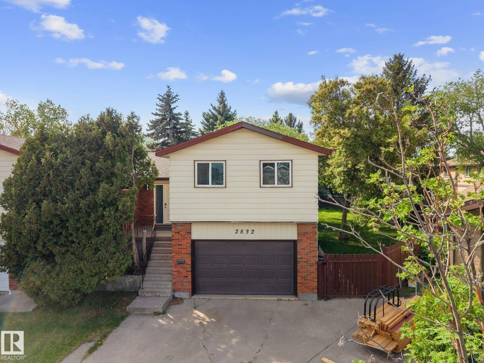 2832 135 AV NW, Edmonton - 3 bedroom Duplex for sale