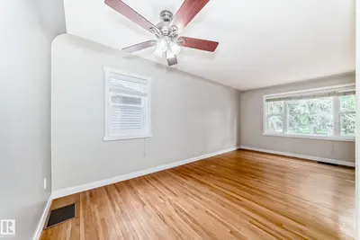 Interior photo 4 of 