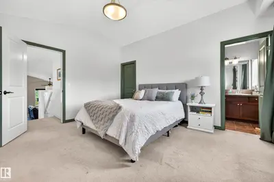 Interior photo 4 of 100 NAPOLEON CR