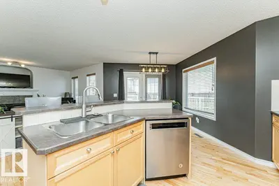 Interior photo 3 of 996 REGENCY DR